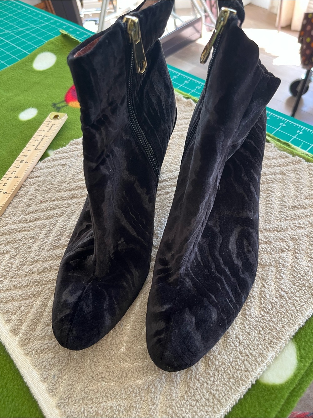 Louise et Cie Sz8M Verdana Black Velvet Bonsai Ankle Booties, Gold Tone Zip